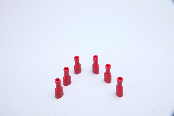 女式全绝缘端子